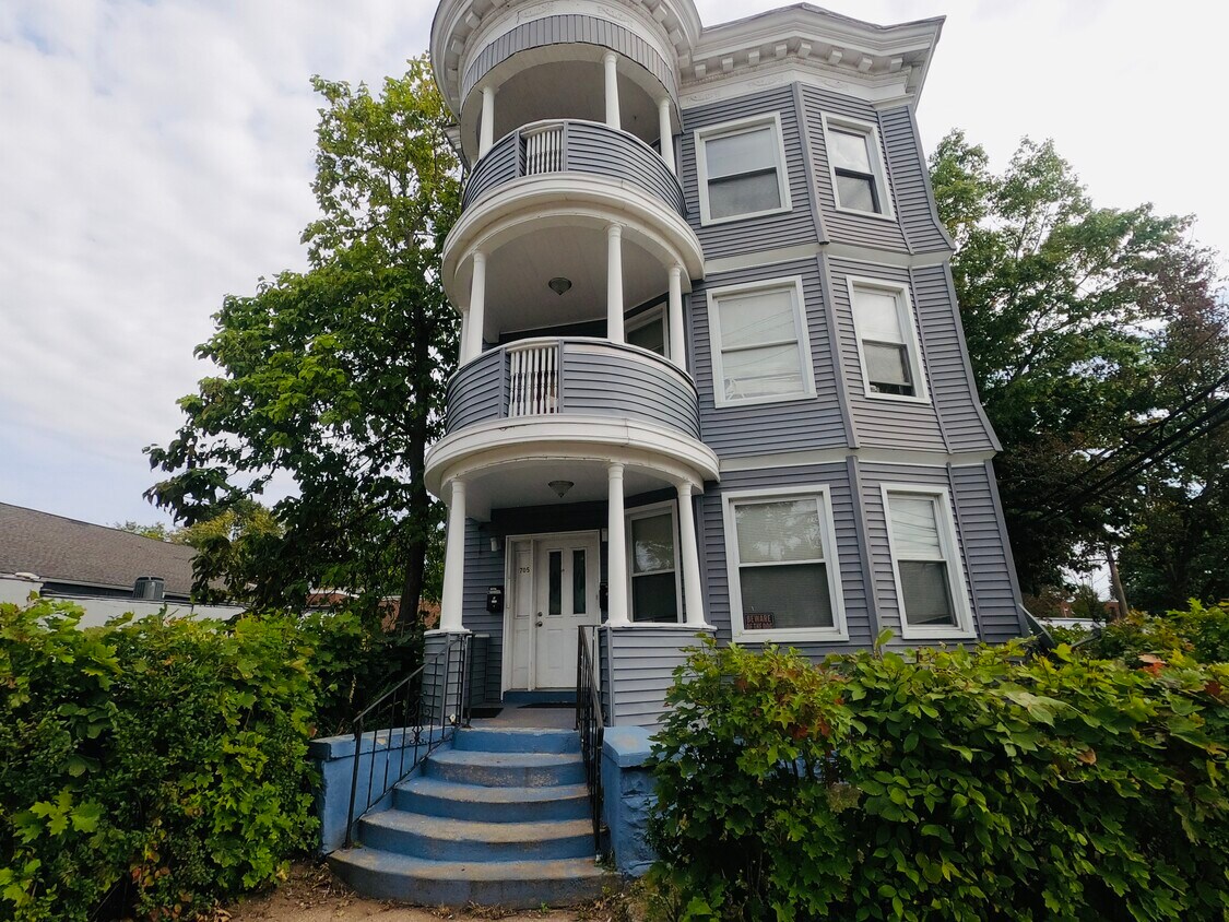 715 Dixwell Ave Unit 3, New Haven, CT 06511 Apartments in New Haven