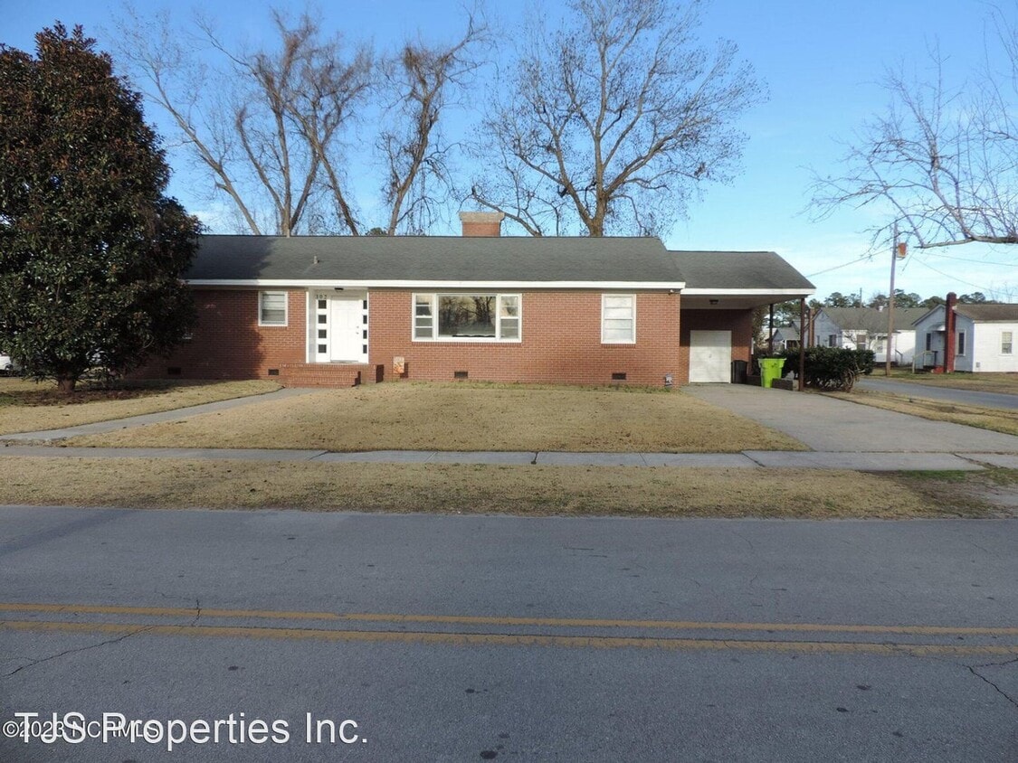 3 br, 1.5 bath House 302 N A Street House Rental in New Bern, NC