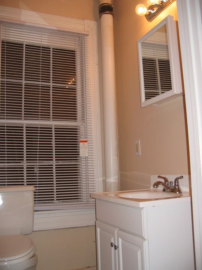 Building Photo - Three-Bedroom Townhome in Remington/Wyman ...