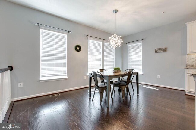 Foto del edificio - 7718 Cresap Ln