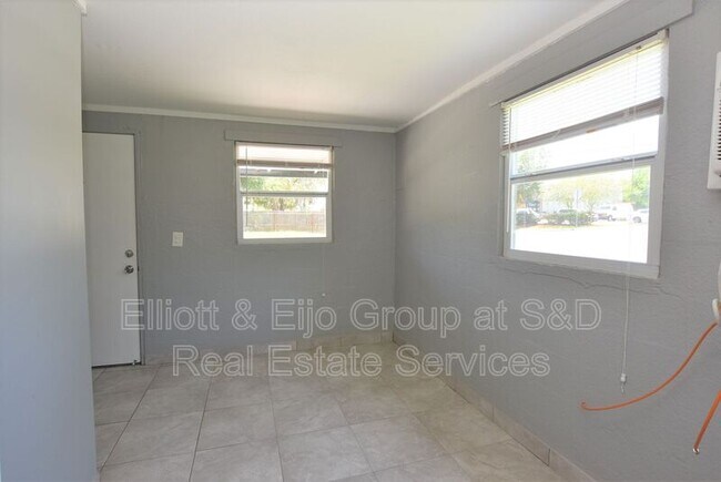 Foto del edificio - 1321 Mann Rd