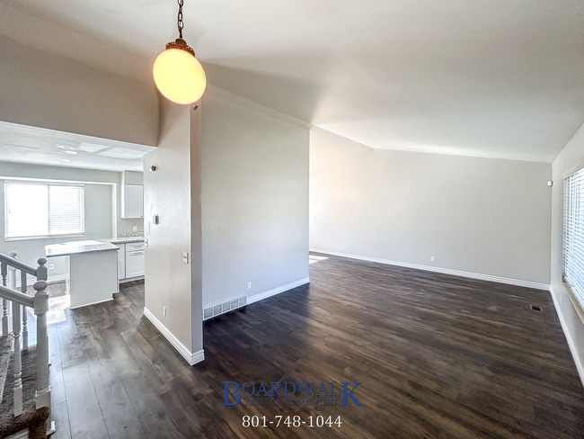 Building Photo - Remodeled & Ready 5 bed in Sandy