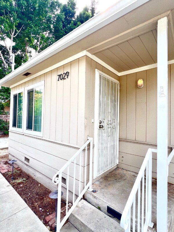 Building Photo - 7029 Yolanda Ave