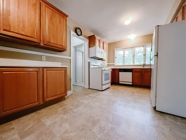 Building Photo - 3458 Northwood Dr