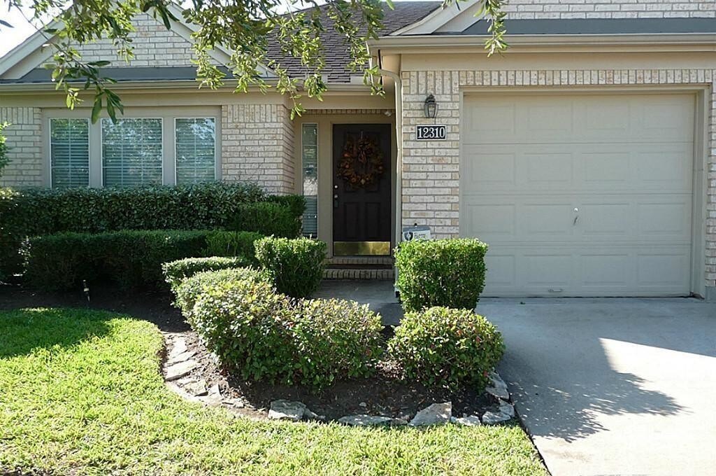 12310 Shady Brook Dr, Pearland, TX 77584 House for Rent in Pearland