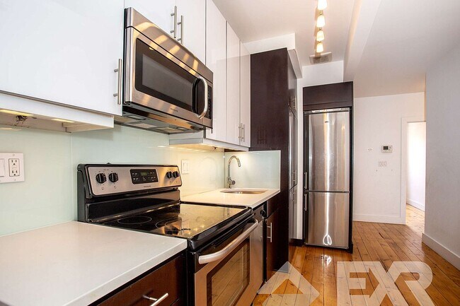 Building Photo - 184 Java St