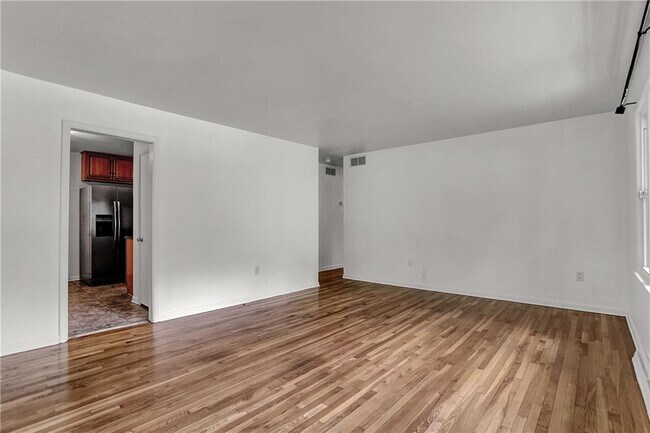 Foto del edificio - 895 W Poplar St