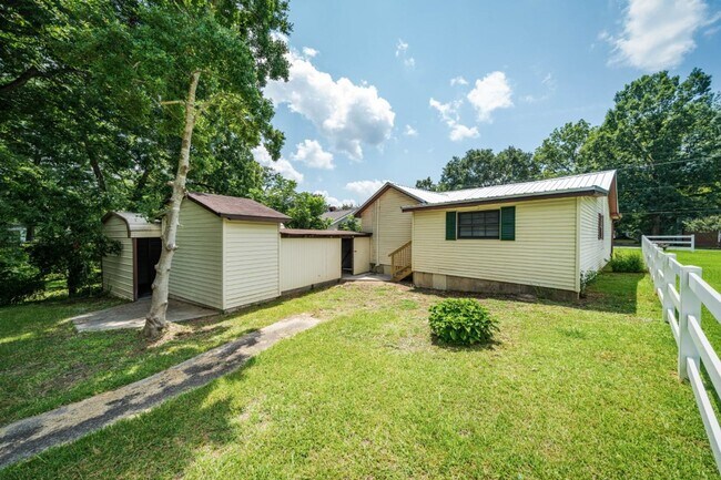 Foto del edificio - Stunning Renovated 3BR/2BA Home – Move-In Ready!