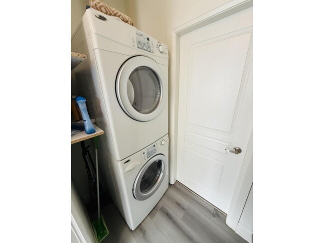 Building Photo - 7012-194B 194b St