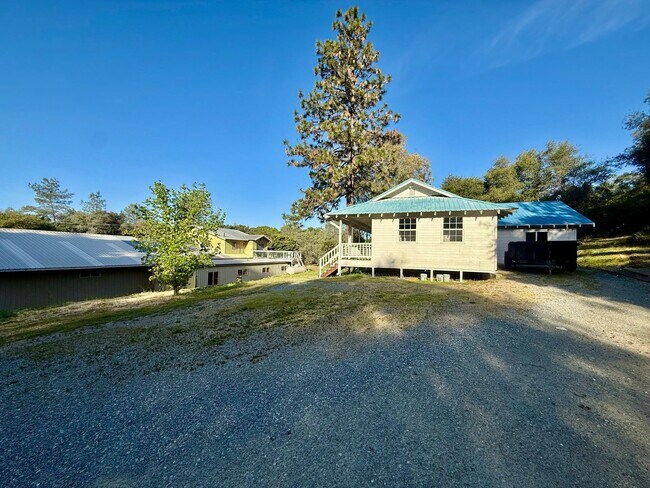Foto del edificio - 16083 Indian Springs Ranch Rd
