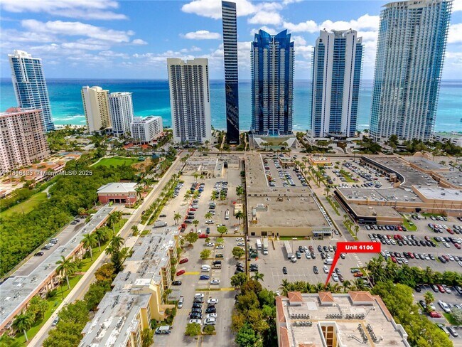Foto del edificio - 17145 N Bay Rd
