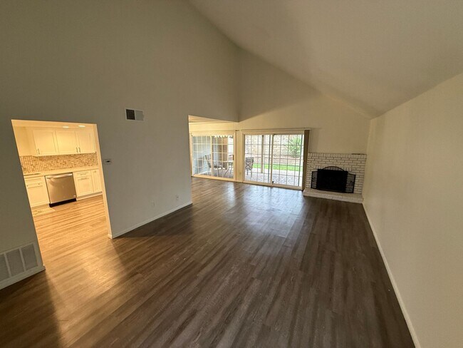 Foto del edificio - Beautiful 4-Bedroom Home in the Heart of Valencia!