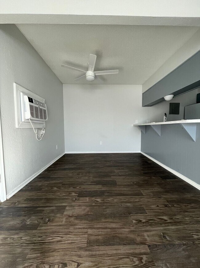 Foto del edificio - 4005 NW Ozmun Ave