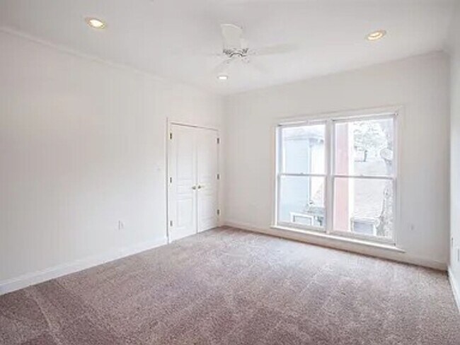 Foto del edificio - 105 Broadfoot Cir