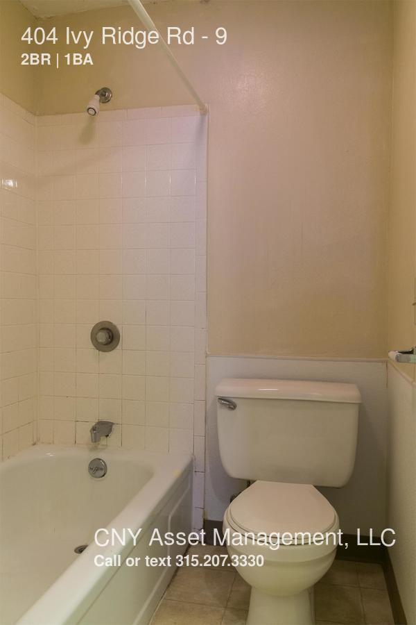 Building Photo - 404 Ivy Ridge Rd