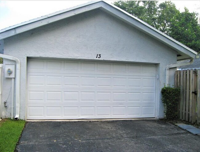 Building Photo - 13 Elm Way
