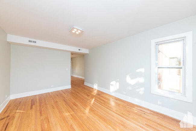 Building Photo - 1145 W Addison St