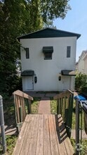 Building Photo - 413-415 E 9th St