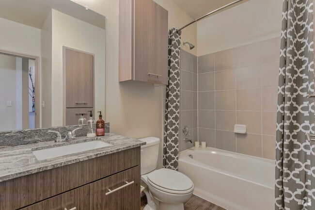 2BR, 2BA - 1458 SF B3 - Bathroom - The Village at Lakefront