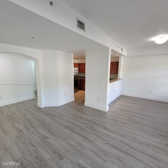 Building Photo - 3 br, 2 bath Condo - 11102 NW 83rd St Apt 110