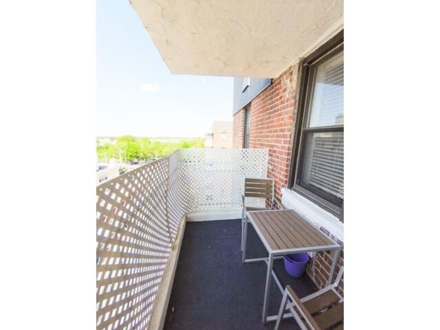 Building Photo - 3235 Emmons Ave