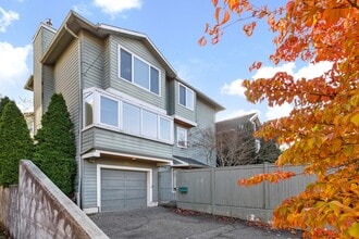 Building Photo - 1626 42nd Ave E