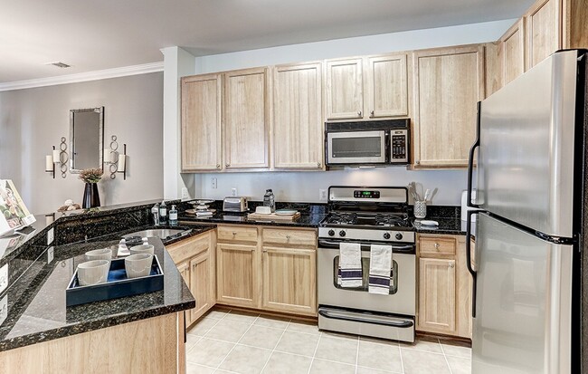 Stainless Steel Appliances And Gas Cooking - Jefferson Arbors at Broadlands