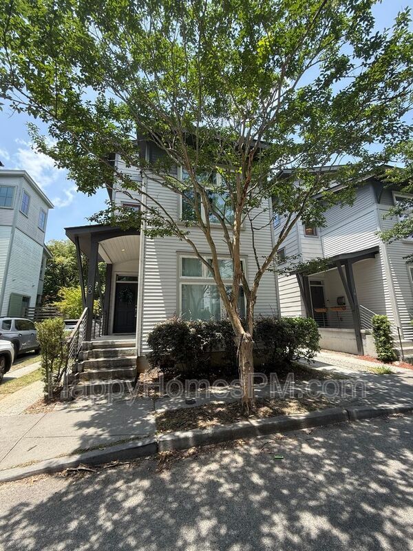 Building Photo - 20 Fields Pl
