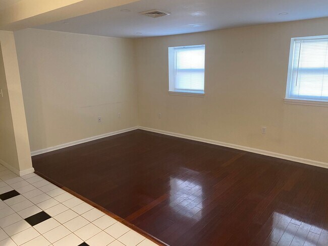 Foto del edificio - Two Bedroom Condo- Walking Distance to Downtown!