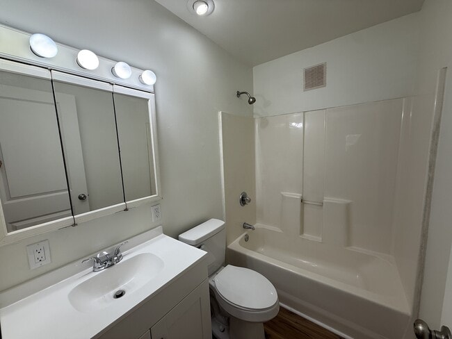 Building Photo - 1302 Highland Ave