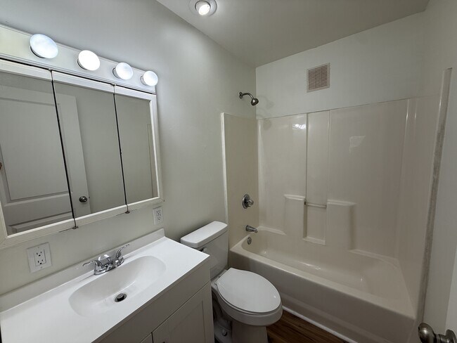 Foto del edificio - 1302 Highland Ave