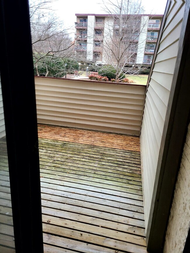 7420 Lakeview Dr Unit W103, Bethesda, MD 20817 Condo for Rent in