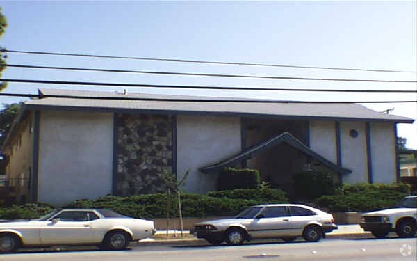 Building Photo - 5142 San Bernardino Rd