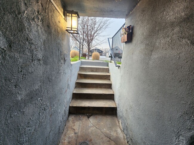 Photo - F99if900 (4Plex) *** Apartment