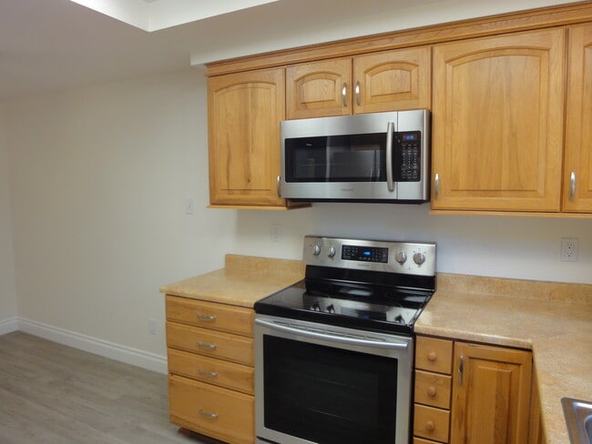 Building Photo - 613 Cedar Pl