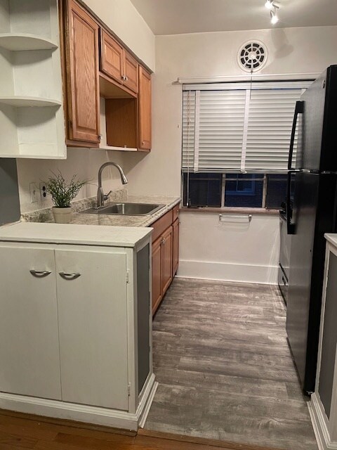 Foto del edificio - 814 Ellison Ave