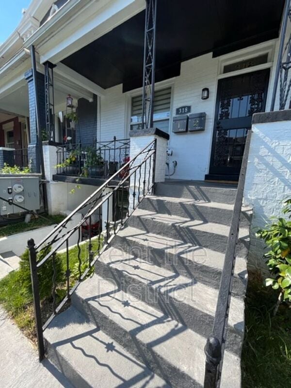 Building Photo - 318 Seaton Pl NE