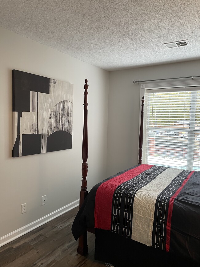 2nd bedroom - 900 Taylor St