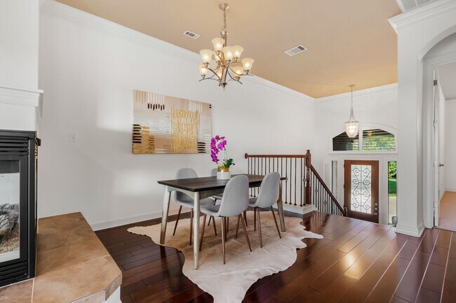 Building Photo - Lakeway Condo with breathtaking views for ...