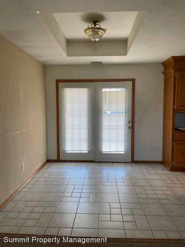 Building Photo - 3 br, 2 bath House - 2215 N. Burdick