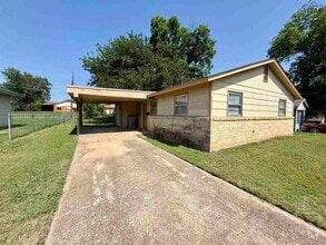 Building Photo - 1635 Sumner Terrace