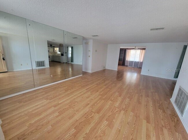 Foto del edificio - 4010 Cluster Dr