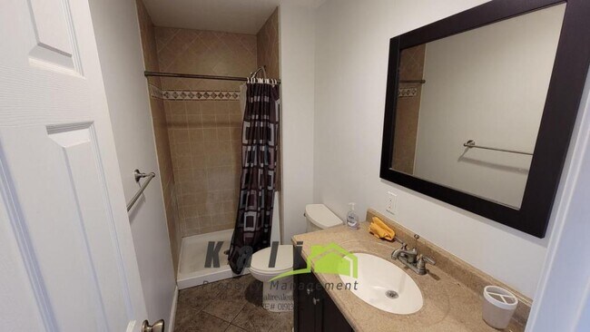 Foto del edificio - 536 Davidson St Unit C