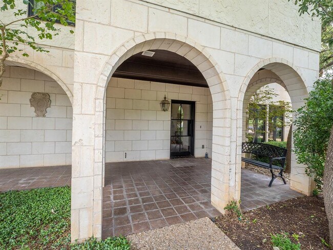 Building Photo - 38 Club Estates Pky