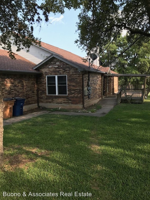 Building Photo - 5911 Parkwood Dr