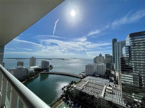 Building Photo - 495 Brickell Ave
