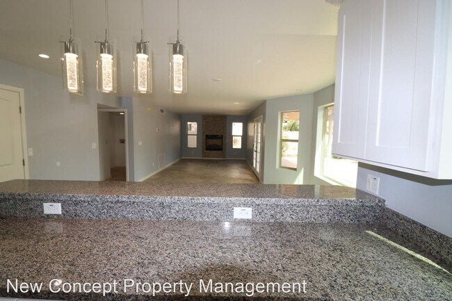 Building Photo - 4 br, 2.5 bath House - 11900 N Gray Eagle Ave