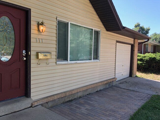 Building Photo - FALL PRE-LEASE! 5 Bed 3.5 Bath House In South Boulder!