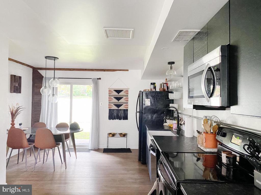 Foto principal - 910 Valley Dr