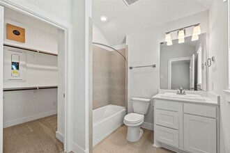 Building Photo - 1707 McCrae Hill Ct